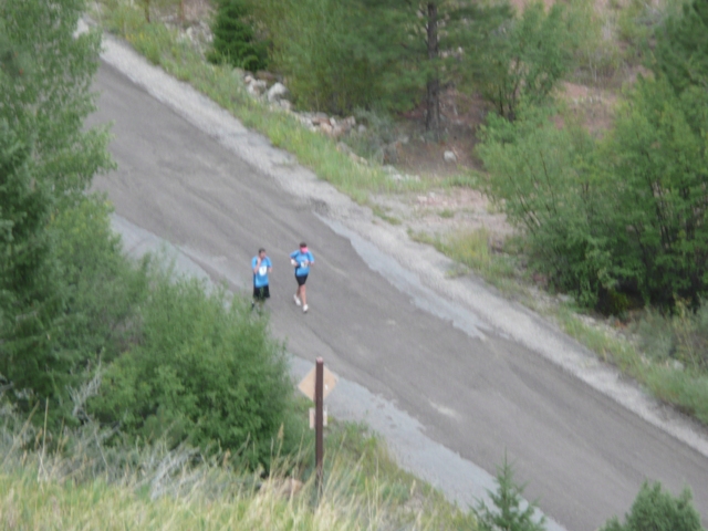 Photo of two racers near the beginning of the 2010 Tower Rock Run 10K